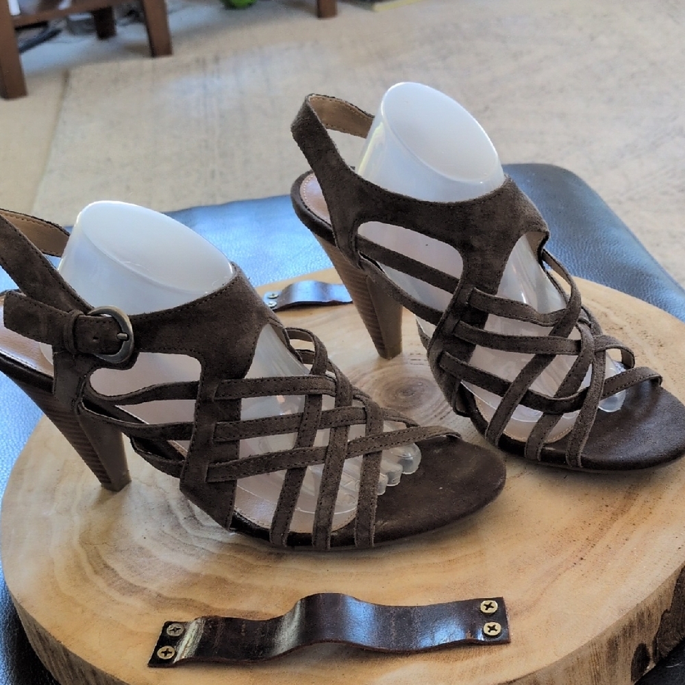 Kenneth Cole Reaction Brown Strappy Heels